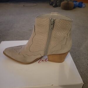 Coconuts by Matisse Suede Beige Ankle Boots